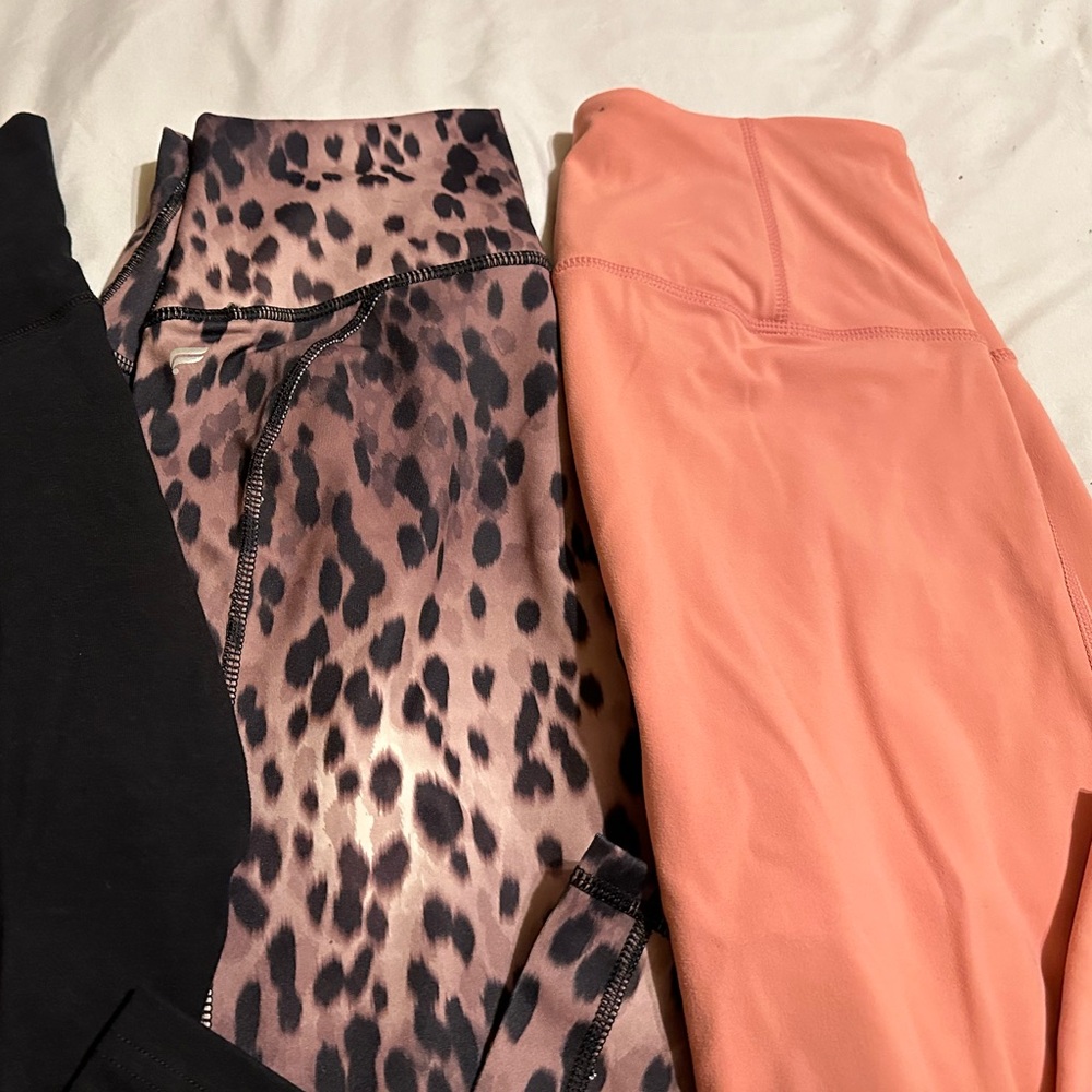 Fabletics & Halara leggings bundle size Mediums in black, leopard, pink